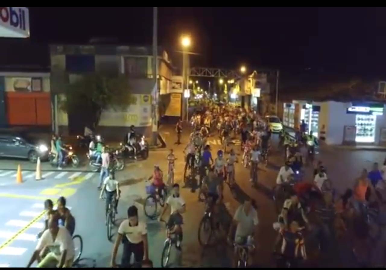 3000 personas participaron del ciclopaseo nocturno por los derechos de la mujer