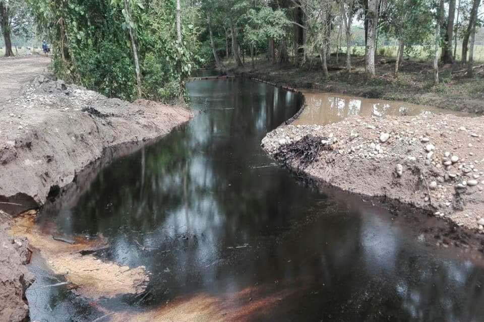 Anuncian investigación por tragedia ambiental causada por derrame de petróleo en la Quebrada La Lizama en Santander