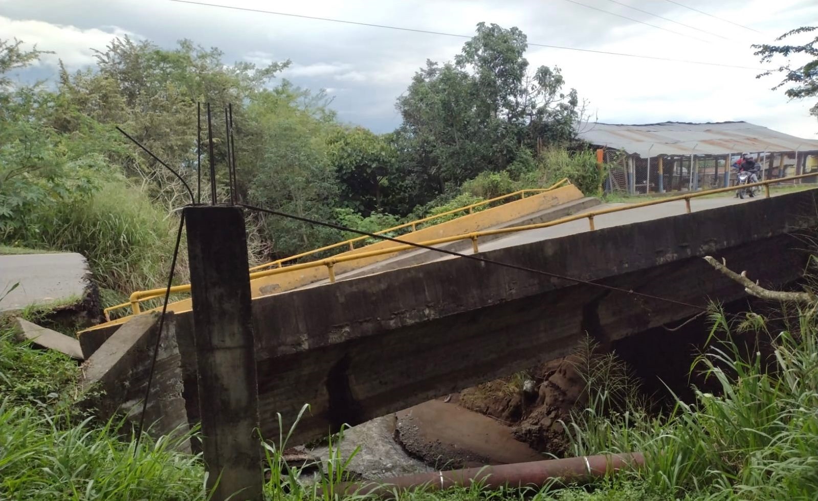 Lluvias destruyeron puente entre La Unión y Roldanillo