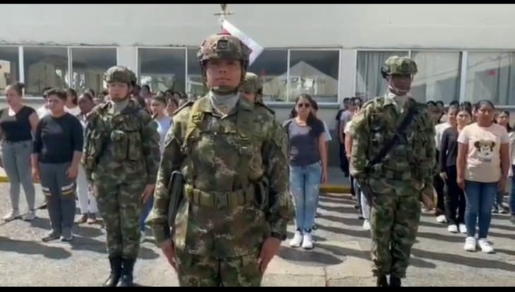 Mujeres atiende masivamente el llamado a prestar el servicio militar en las filas del Ejército Nacional.
