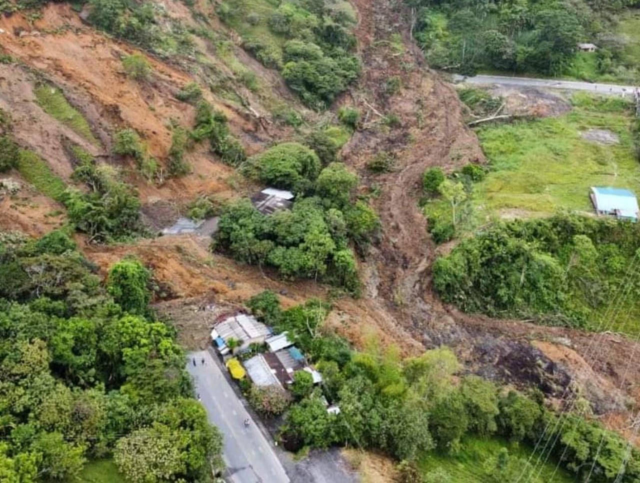 El Gobierno de Gustavo Petro por intermedio del Ministro de Transporte confirma que hoy se da apertura a la vía en el sur del Cauca para camiones transportadores de combustibles y alimentos